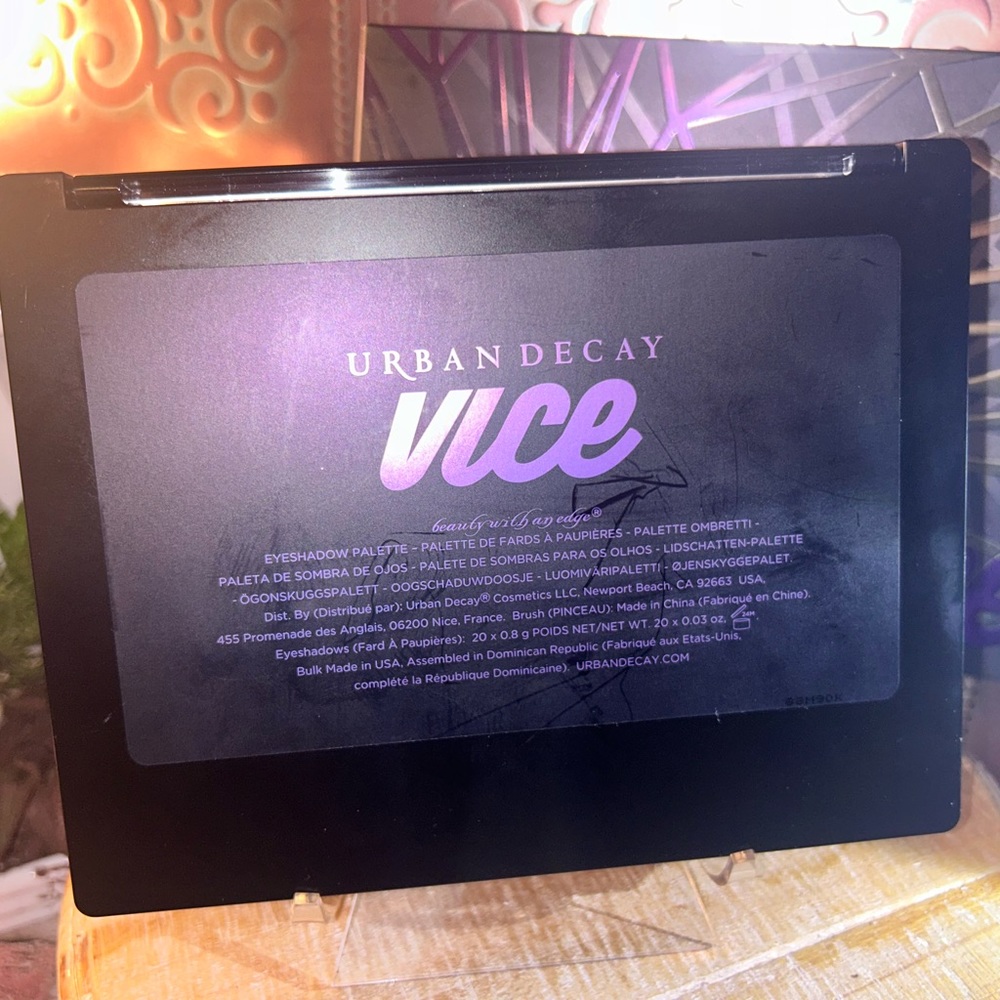 Urban Decay Vice 4 Eyeshadow Palette - Picture 3 of 6